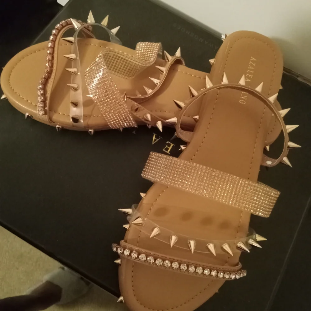 Slippers - Picture 1 of 3